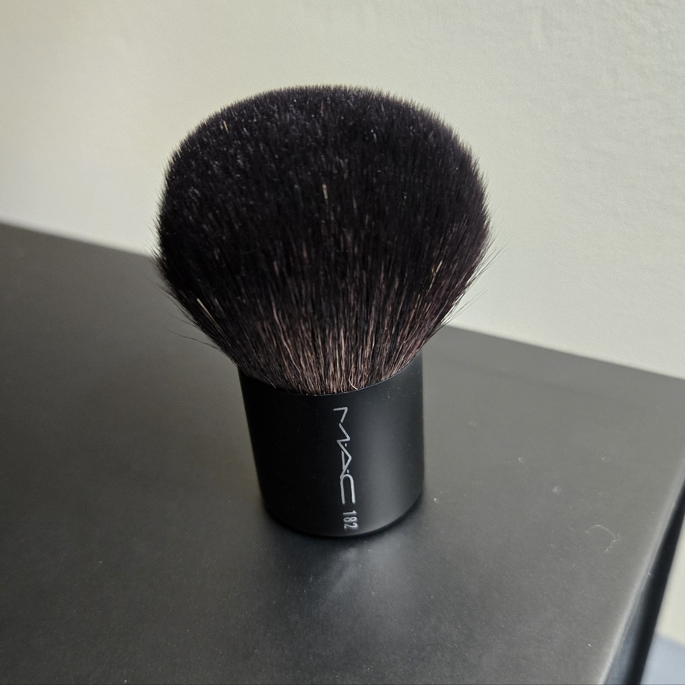 MAC Makeup Brush 182